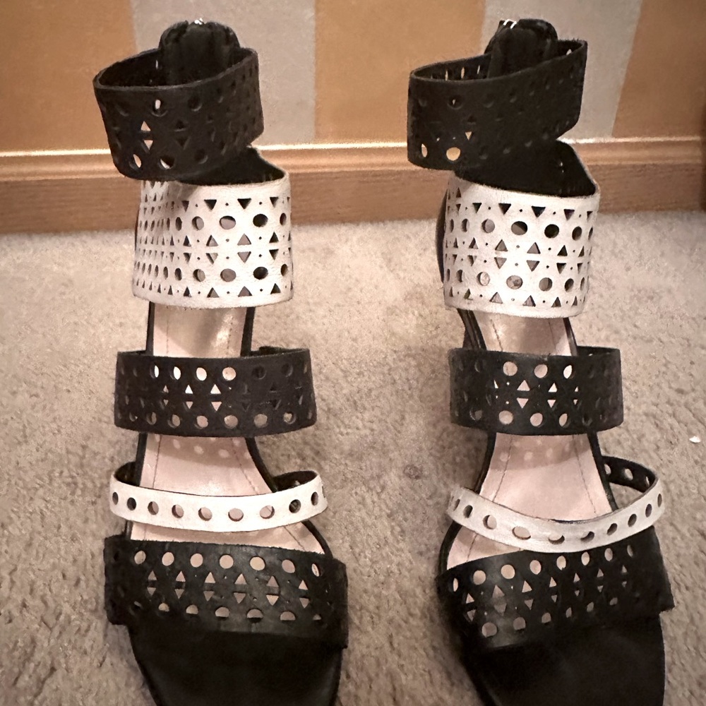Black and white sandal 3 inch heel in good condition worn once. By Vince Camuto.